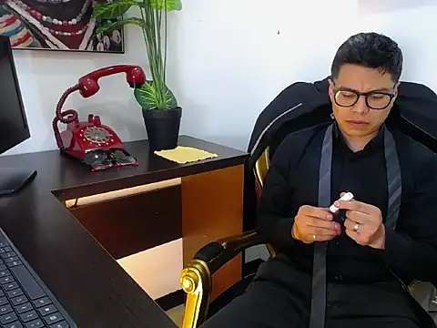 AquilesTaylor online show from July 2026 12:51:02 PM