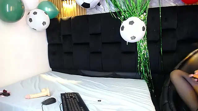 Holly Watson  online show from June 2026 04:59:02 AM