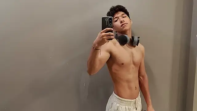 Maximiliano Young online show from July 2026 12:51:02 PM