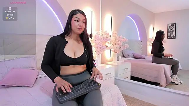 savina ricci online show from June 2026 03:26:01 AM