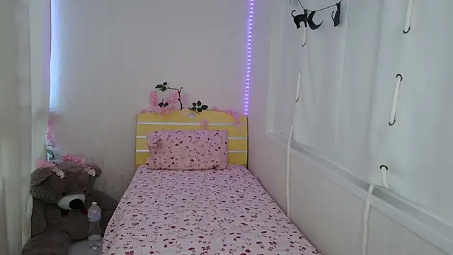 EmyHills online show from June 2026 03:58:01 PM