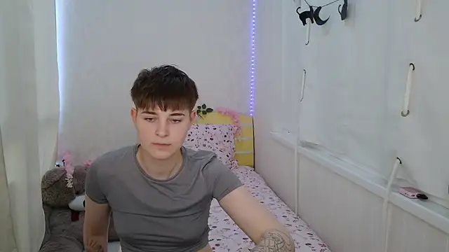 EmyHills online show from June 2026 02:32:01 PM