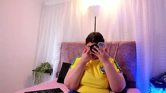 Emilie Jones online show from June 2026 01:53:02 PM