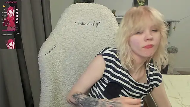 voguecaroline online show from July 2026 09:19:02 PM