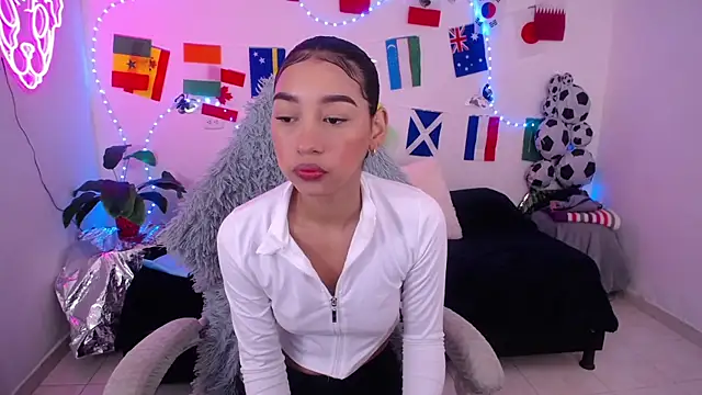 mia cute girl online show from July 2026 12:11:02 PM