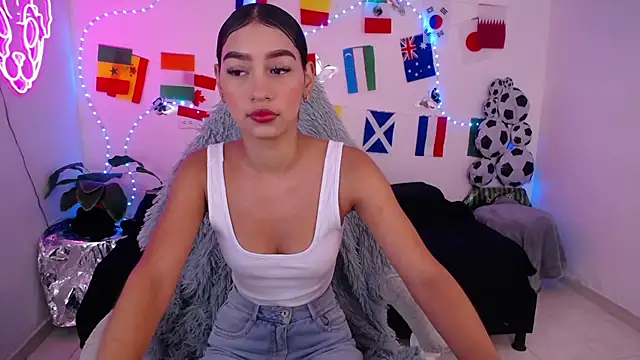 mia cute girl online show from July 2026 12:07:02 PM