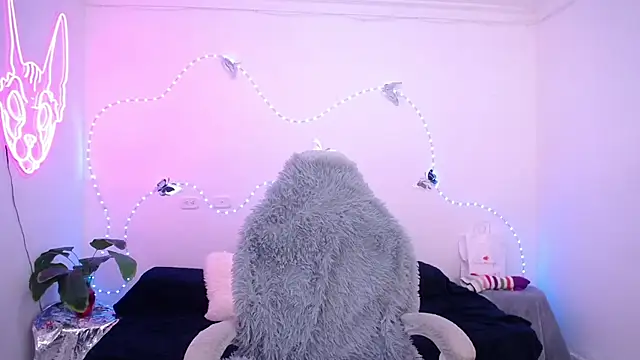 mia cute girl online show from July 2026 12:18:02 PM