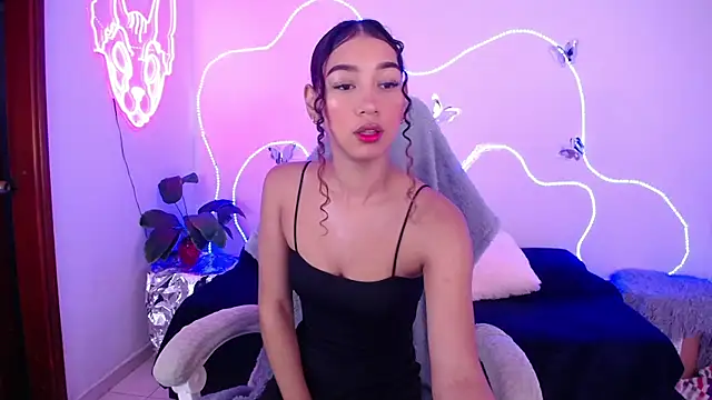 mia cute girl online show from July 2026 12:12:01 PM