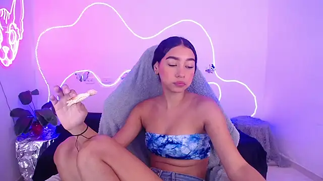 mia cute girl online show from July 2026 02:13:01 PM