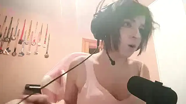 bunnyhoneylovehands online show from June 2026 06:01:02 PM