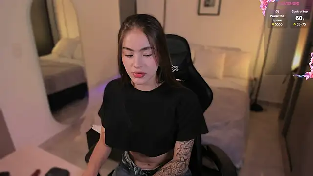 LizzyColins online show from July 2026 06:47:02 PM