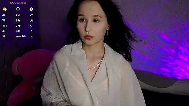 ViviHooser online show from July 2026 04:00:02 PM