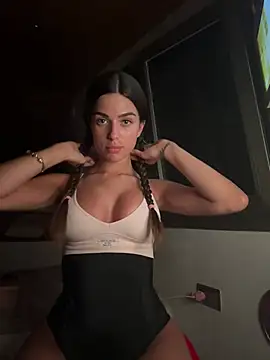 miaabelluccii online show from June 2026 09:29:02 PM
