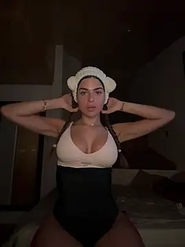 miaabelluccii online show from June 2026 09:59:02 PM