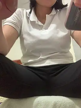 Emlyla online show from July 2026 05:25:02 AM