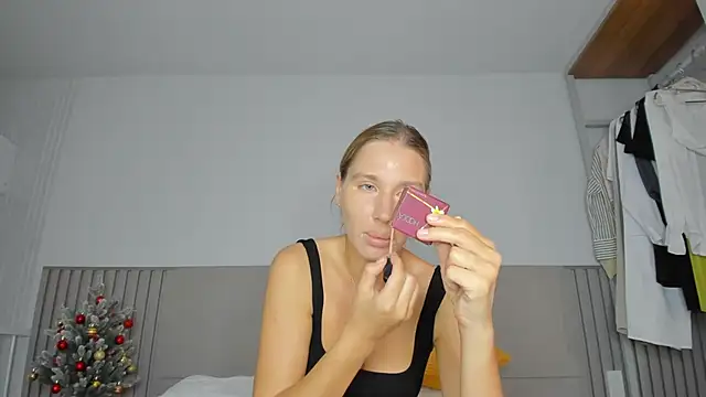 SofiClimbing online show from December 2025 03:55:01 AM