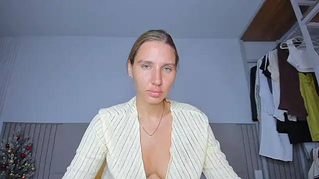 SofiClimbing online show from December 2025 01:22:02 AM