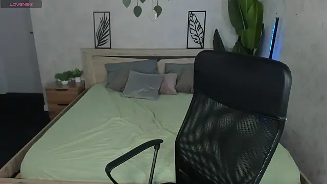 Violeta Paul online show from June 2026 01:28:02 AM