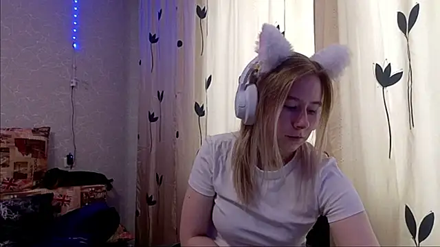 NikiFray online show from June 2026 02:08:01 PM