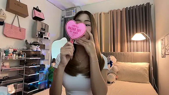 Snapshot of Madylein_Holland chatting on July 2026 08:17:02 AM Madylein Holland online show from July 2026 08:17:02 AM