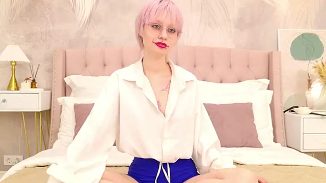 LauraDiazz online show from July 2026 02:35:01 PM