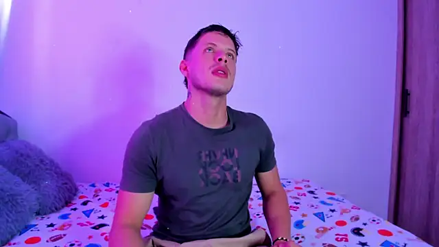 johnycooper08 online show from June 2026 01:21:02 PM