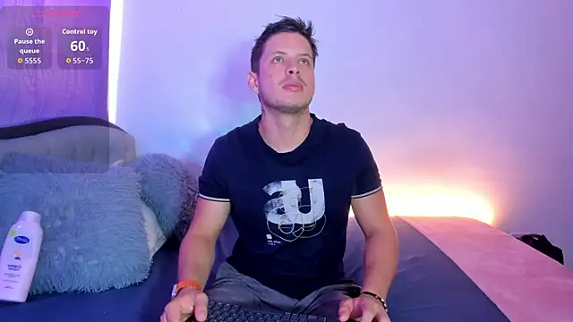 johnycooper08 online show from July 2026 12:34:01 PM