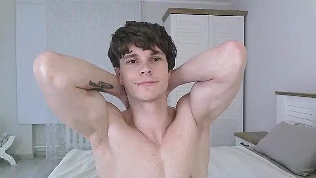 Eric Crush online show from June 2026 04:18:02 AM