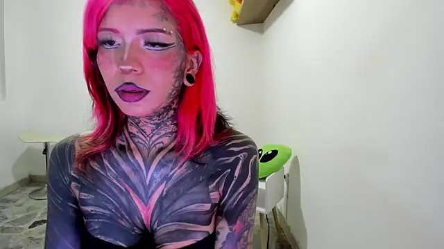 Snapshot of Nickidoll66_ chatting on June 2026 11:35:01 PM Nickidoll66 online show from June 2026 11:35:01 PM