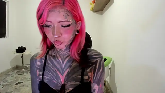 Snapshot of Nickidoll66_ chatting on July 2026 05:31:02 AM Nickidoll66 online show from July 2026 05:31:02 AM
