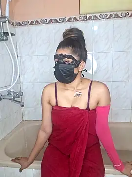 Snapshot of Cristal__Doll chatting on June 2026 03:43:01 PM Cristal Doll online show from June 2026 03:43:01 PM