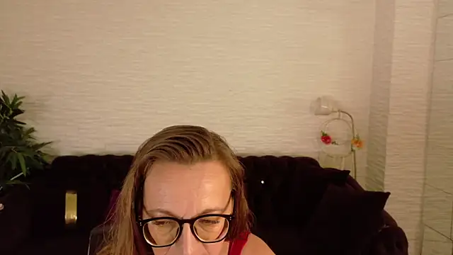 SiennaShinee online show from July 2026 07:39:01 PM