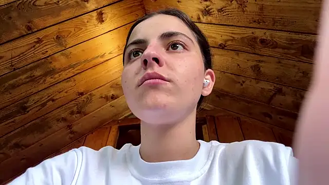 MarisaKomar online show from July 2026 01:17:02 PM
