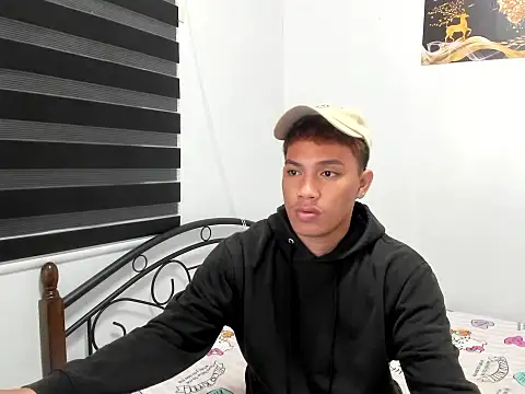 urfucker vinz online show from June 2026 12:47:02 PM
