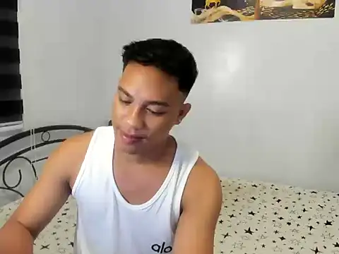 urfucker vinz online show from July 2026 12:34:01 PM