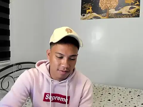 urfucker vinz online show from July 2026 02:13:01 PM