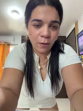 Siri Luxx online show from July 2026 10:03:01 PM