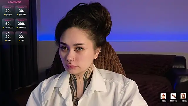 KarenHotFlirt online show from June 2026 03:00:02 PM