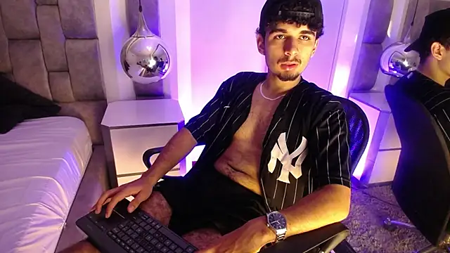 LucasThomson  online show from June 2026 04:15:02 AM