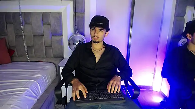 LucasThomson  online show from June 2026 04:10:01 AM