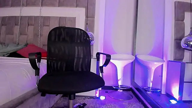LucasThomson  online show from July 2026 04:04:02 AM
