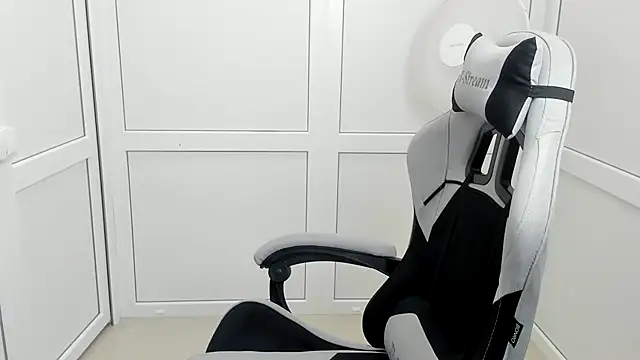Vanilla Vixen online show from June 2026 05:49:02 AM