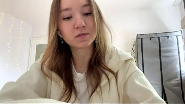 smalllisa online show from June 2026 09:04:01 AM