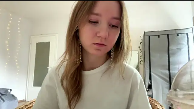 smalllisa online show from June 2026 03:07:02 PM