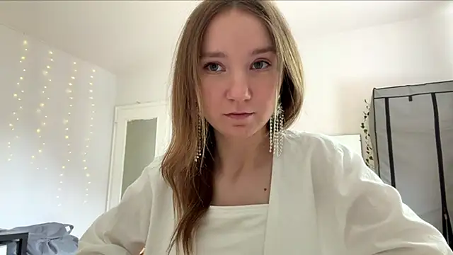 smalllisa online show from June 2026 02:11:01 PM