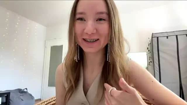 smalllisa online show from June 2026 02:10:01 PM