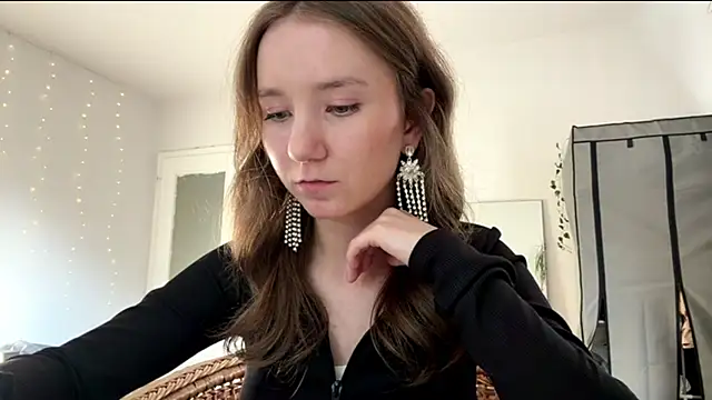 smalllisa online show from June 2026 06:07:01 PM