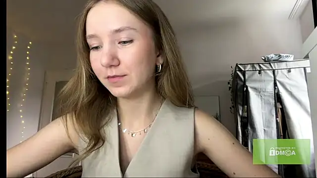 smalllisa online show from July 2026 04:44:01 PM