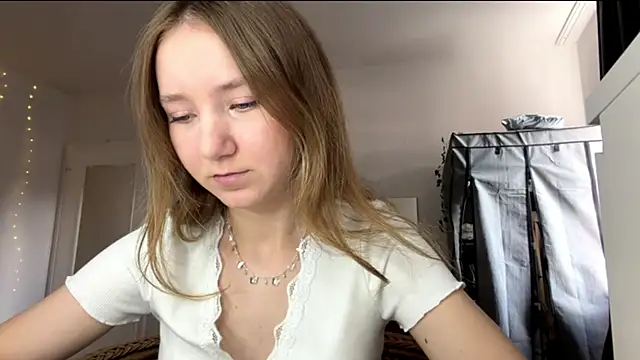 smalllisa online show from July 2026 04:44:01 PM