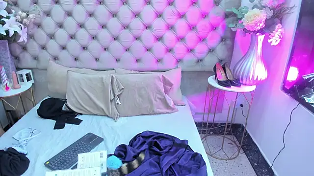 NaomiWhite  online show from July 2026 08:44:02 PM
